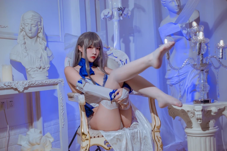 二佐Nisa《碧蓝航线 路易九礼服》主题写真：29张全套美图