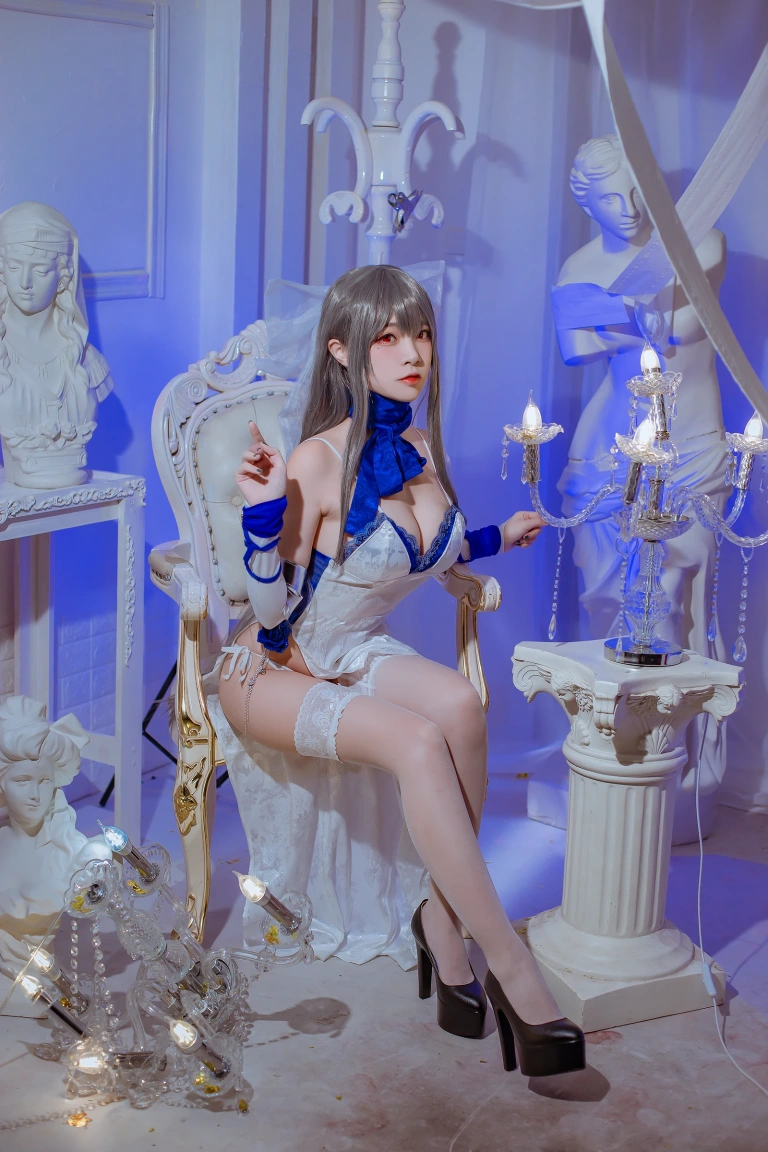 二佐Nisa《碧蓝航线 路易九礼服》主题写真：29张全套美图