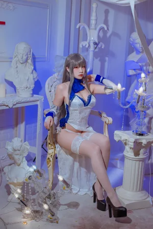 二佐Nisa《碧蓝航线 路易九礼服》主题写真：29张全套美图