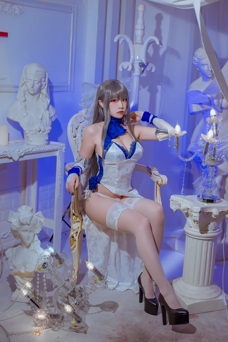 二佐Nisa《碧蓝航线 路易九礼服》主题写真：29张全套美图