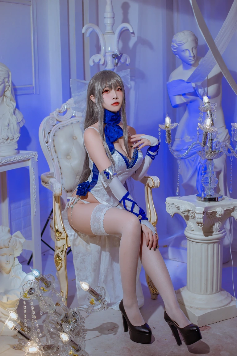 二佐Nisa《碧蓝航线 路易九礼服》主题写真：29张全套美图