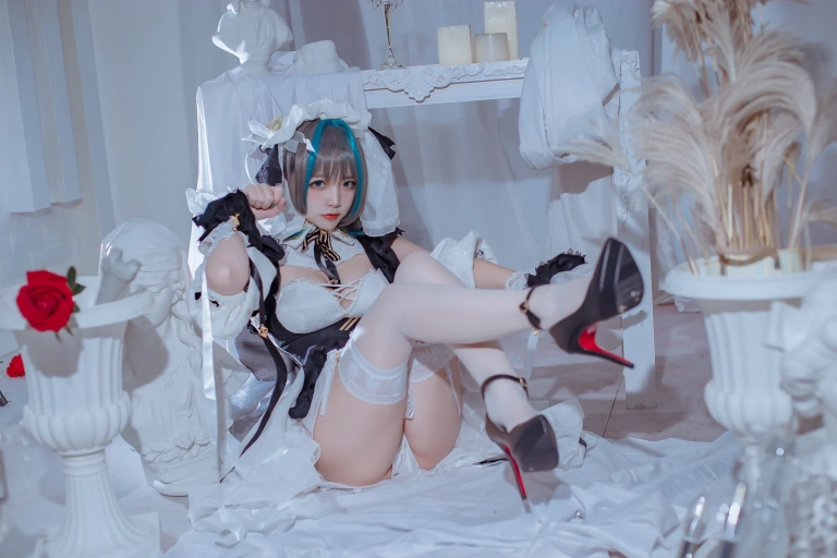 二佐Nisa《碧蓝航线 柴郡》主题写真：30张全套美图