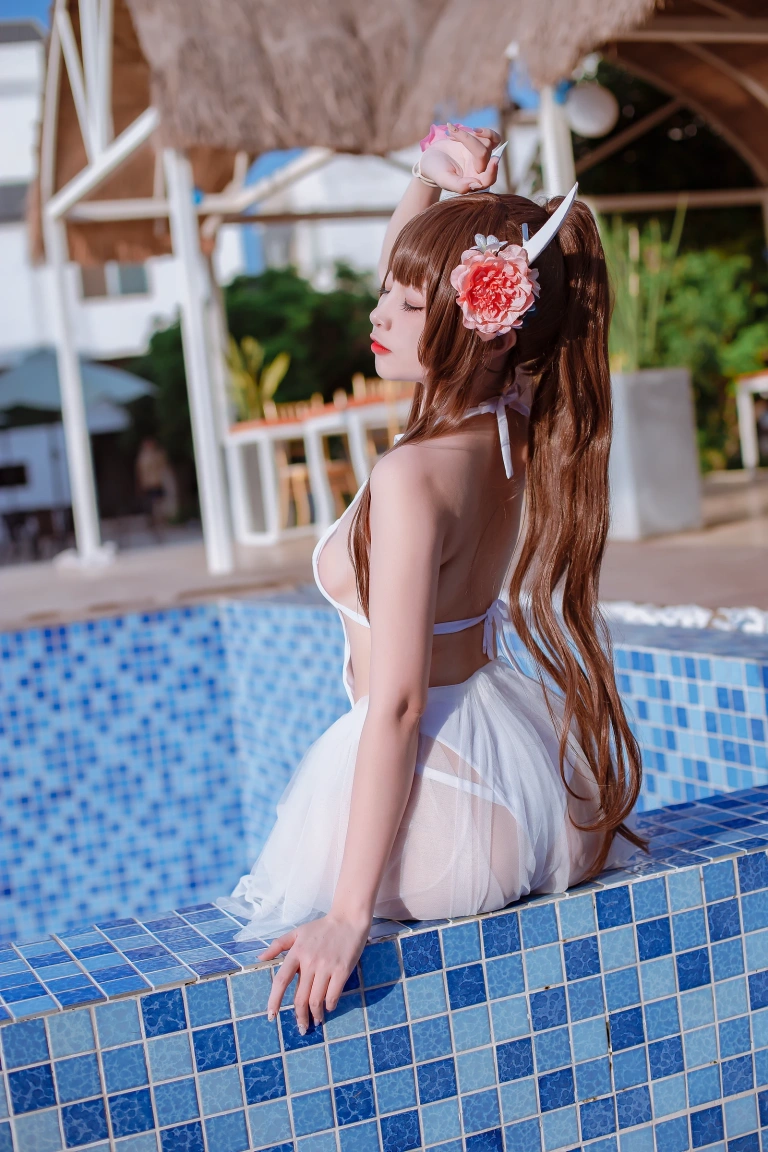 二佐Nisa《碧蓝航线 鲟泳装》主题写真：9张全套美图
