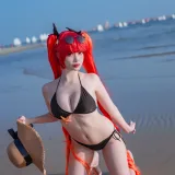 二佐Nisa《碧蓝航线 火奴鲁鲁泳装》主题写真：20张全套美图