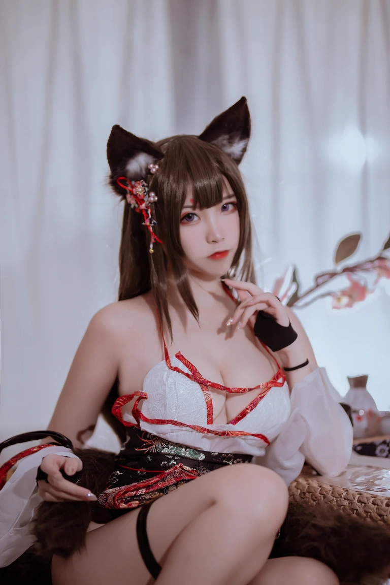 二佐Nisa《碧蓝航线 天城泳装》主题写真：20张全套美图