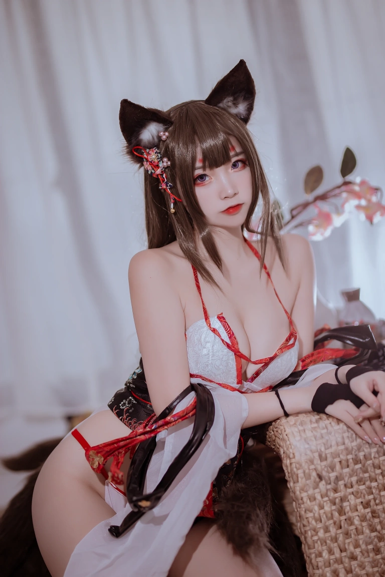 二佐Nisa《碧蓝航线 天城泳装》主题写真：20张全套美图