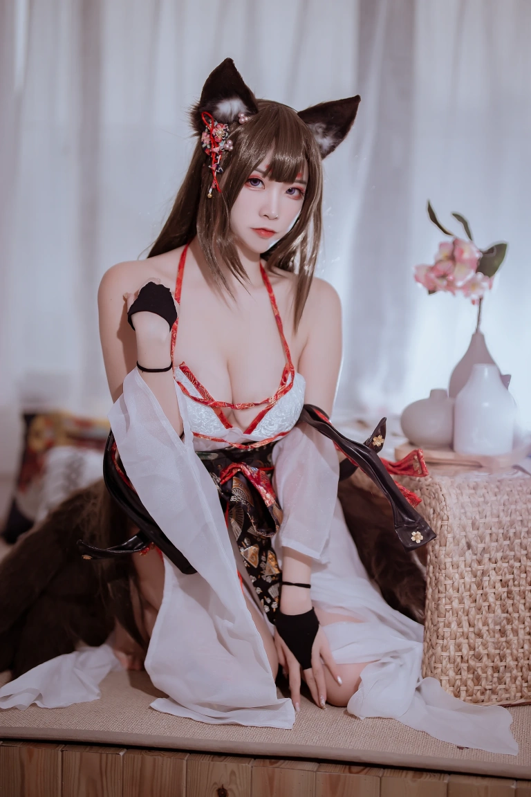 二佐Nisa《碧蓝航线 天城泳装》主题写真：20张全套美图