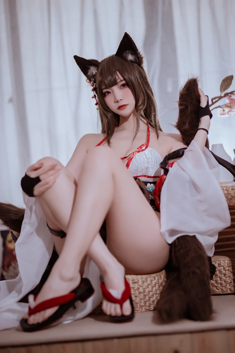 二佐Nisa《碧蓝航线 天城泳装》主题写真：20张全套美图