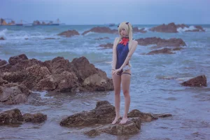 二佐Nisa《碧蓝航线 玛丽罗斯泳装》主题写真：13张全套美图