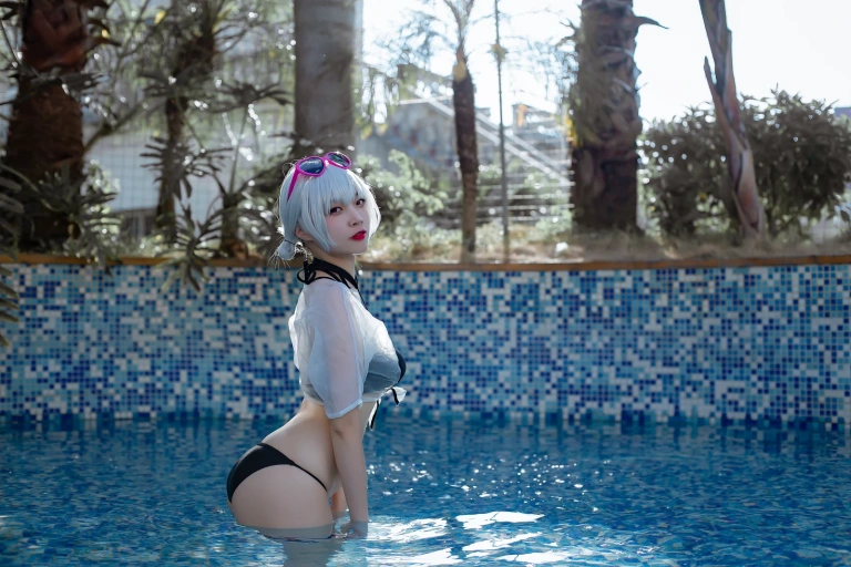 二佐Nisa《碧蓝航线 天狼星泳装》主题写真：15张全套美图