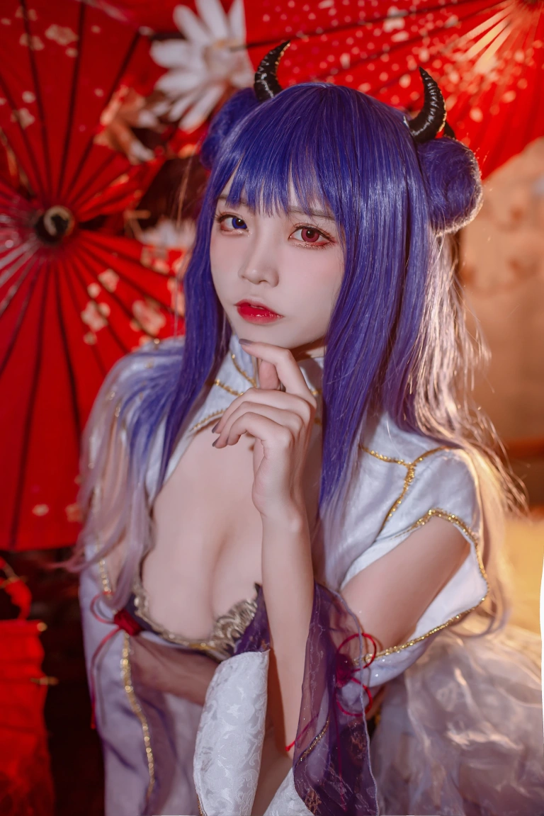 二佐Nisa《碧蓝航线 伊吹旗袍》主题写真：29张全套美图
