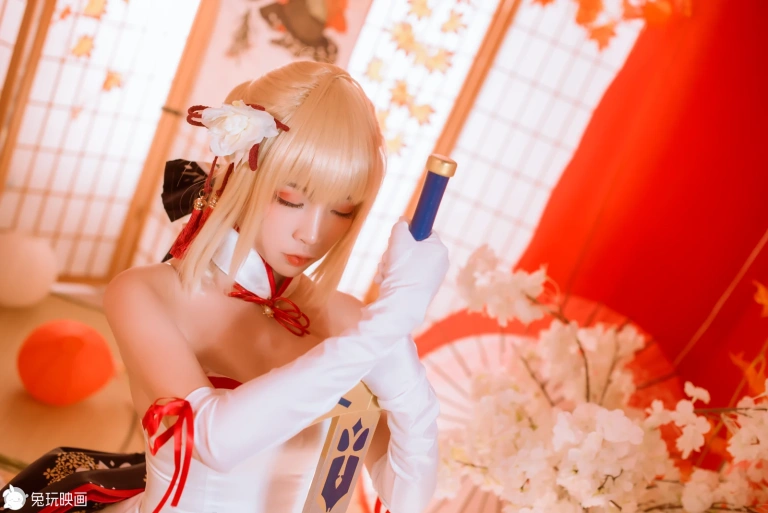二佐Nisa《Saber》主题写真：19张全套美图