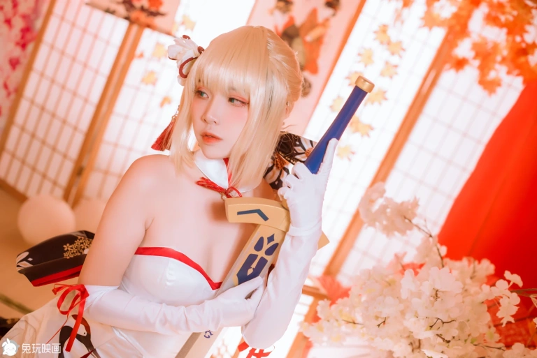 二佐Nisa《Saber》主题写真：19张全套美图