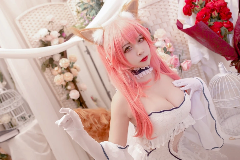 二佐Nisa《Fate玉藻前婚纱》主题写真：9张全套美图