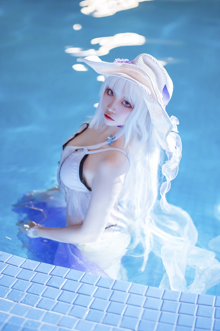 二佐Nisa《碧蓝 光辉泳装》主题写真：39张全套美图