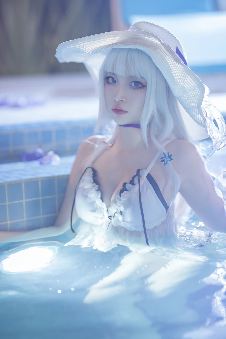 二佐Nisa《碧蓝 光辉泳装》主题写真：39张全套美图