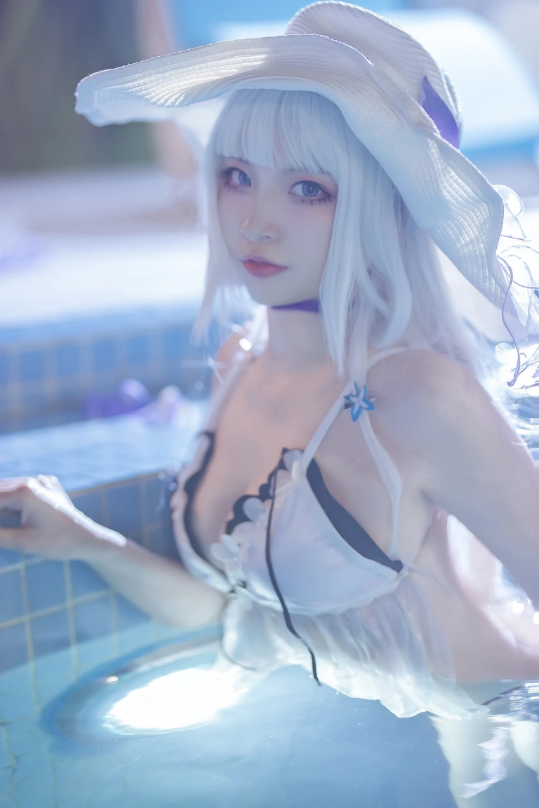 二佐Nisa《碧蓝 光辉泳装》主题写真：39张全套美图