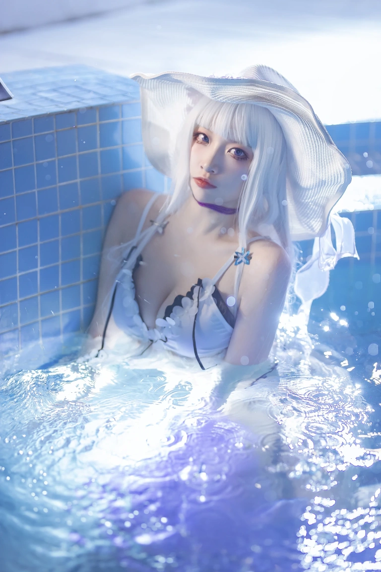 二佐Nisa《碧蓝 光辉泳装》主题写真：39张全套美图