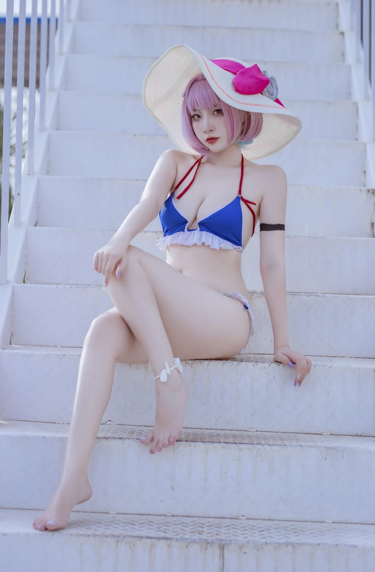 二佐Nisa《碧蓝 塔尔图泳装》主题写真：23张全套美图