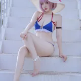 二佐Nisa《碧蓝 塔尔图泳装》主题写真：23张全套美图