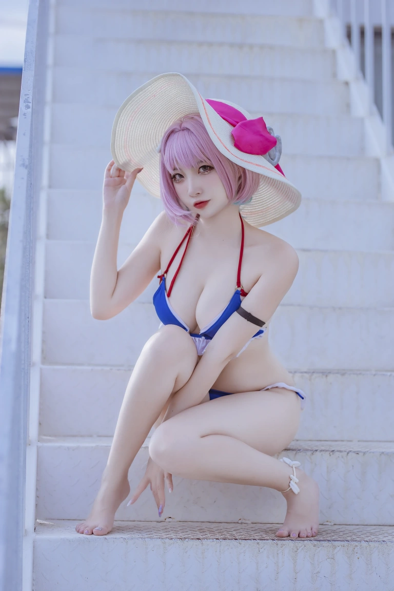 二佐Nisa《碧蓝 塔尔图泳装》主题写真：23张全套美图
