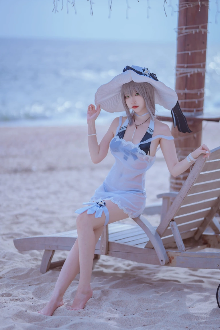 二佐Nisa《碧蓝 天鹰泳装》主题写真：20张全套美图