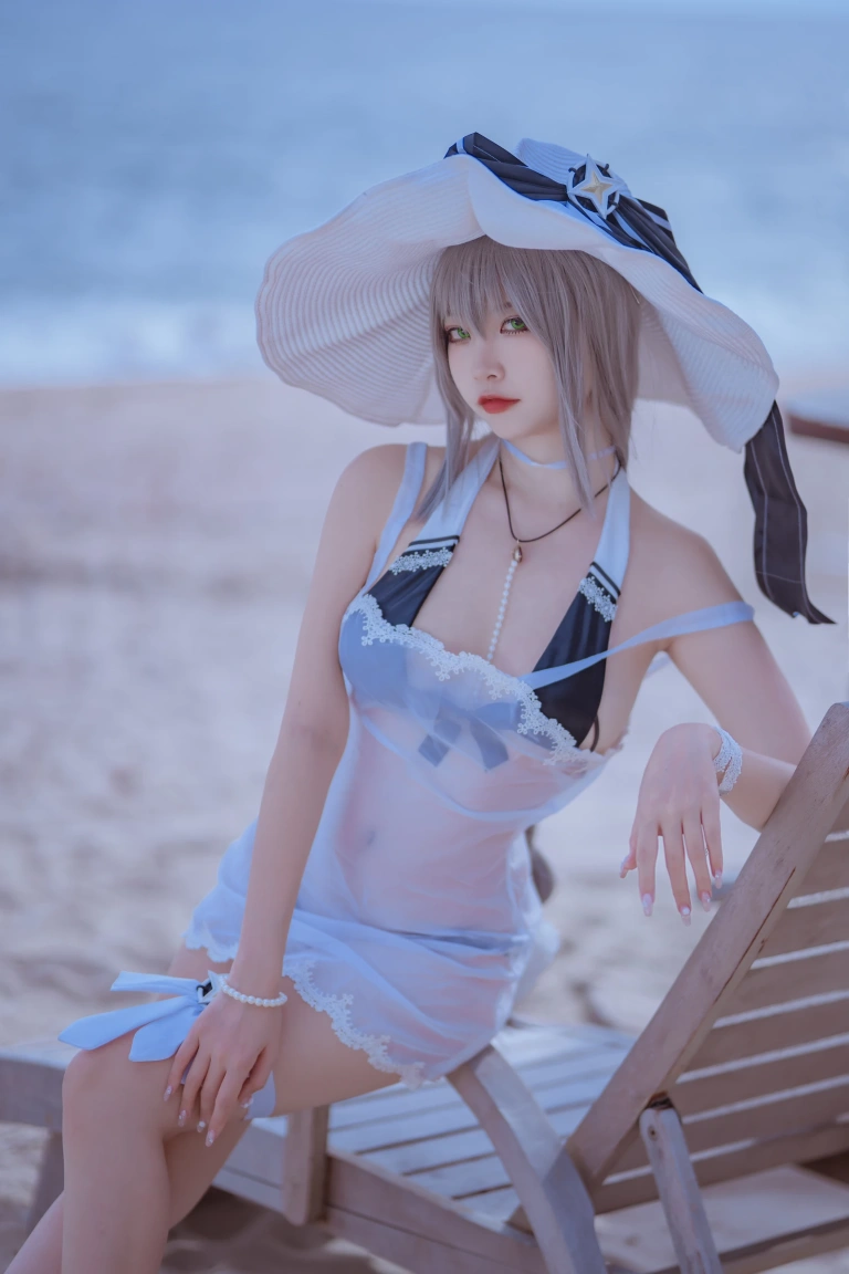 二佐Nisa《碧蓝 天鹰泳装》主题写真：20张全套美图