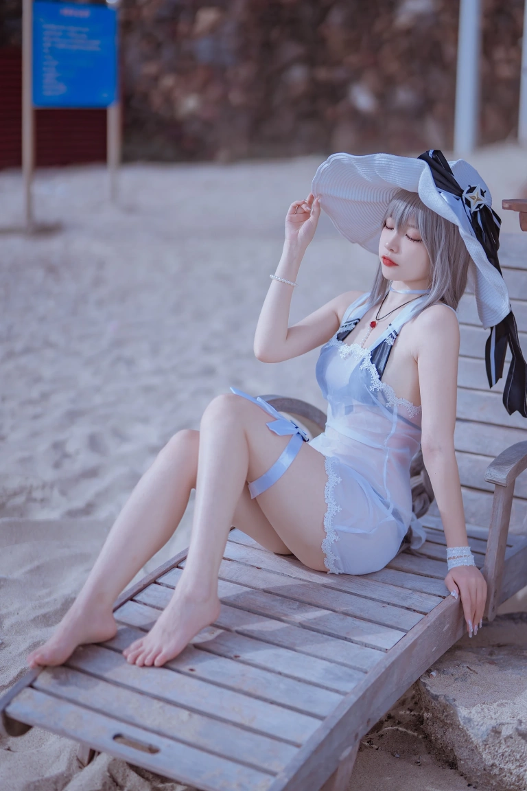 二佐Nisa《碧蓝 天鹰泳装》主题写真：20张全套美图