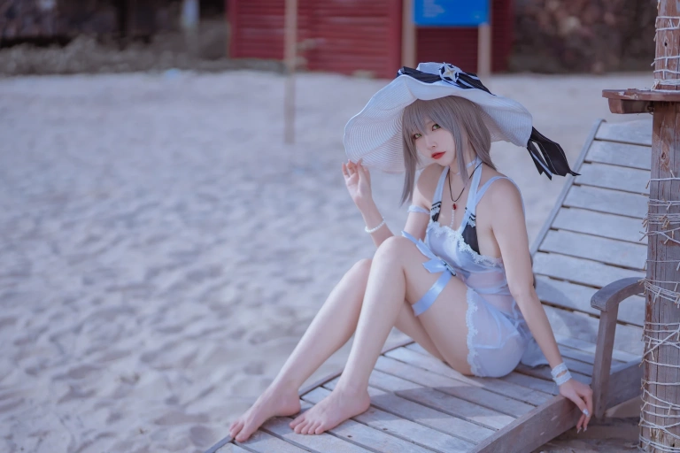 二佐Nisa《碧蓝 天鹰泳装》主题写真：20张全套美图