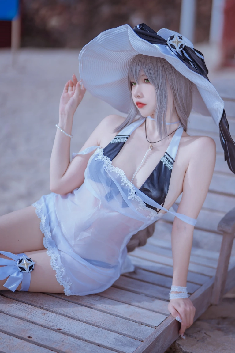 二佐Nisa《碧蓝 天鹰泳装》主题写真：20张全套美图