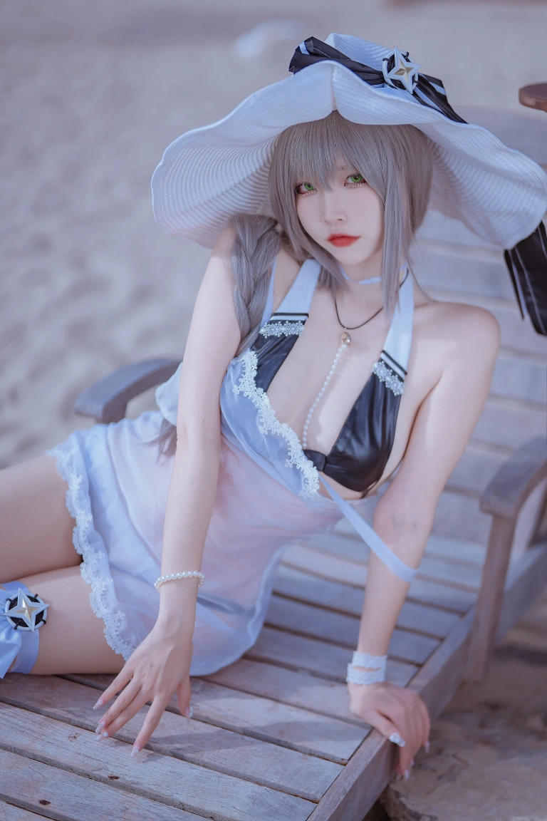 二佐Nisa《碧蓝 天鹰泳装》主题写真：20张全套美图
