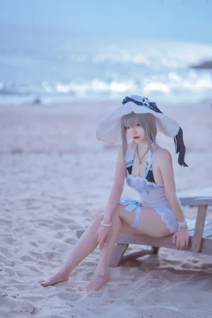 二佐Nisa《碧蓝 天鹰泳装》主题写真：20张全套美图