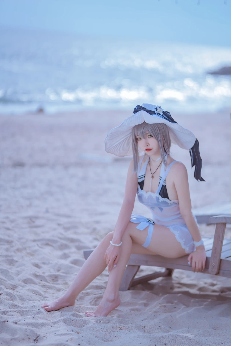 二佐Nisa《碧蓝 天鹰泳装》主题写真：20张全套美图