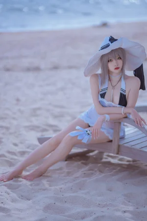 二佐Nisa《碧蓝 天鹰泳装》主题写真：20张全套美图