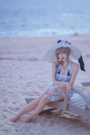 二佐Nisa《碧蓝 天鹰泳装》主题写真：20张全套美图
