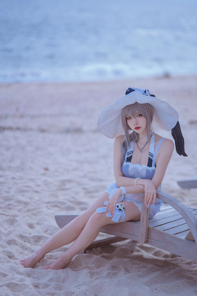 二佐Nisa《碧蓝 天鹰泳装》主题写真：20张全套美图