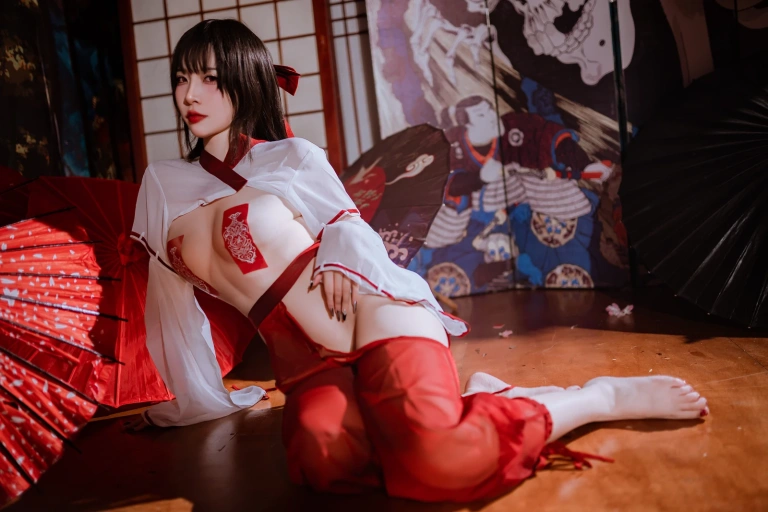 二佐Nisa《私房巫女》主题写真：37张全套美图