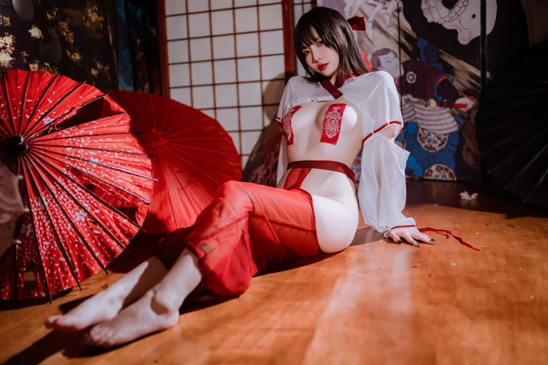 二佐Nisa《私房巫女》主题写真：37张全套美图