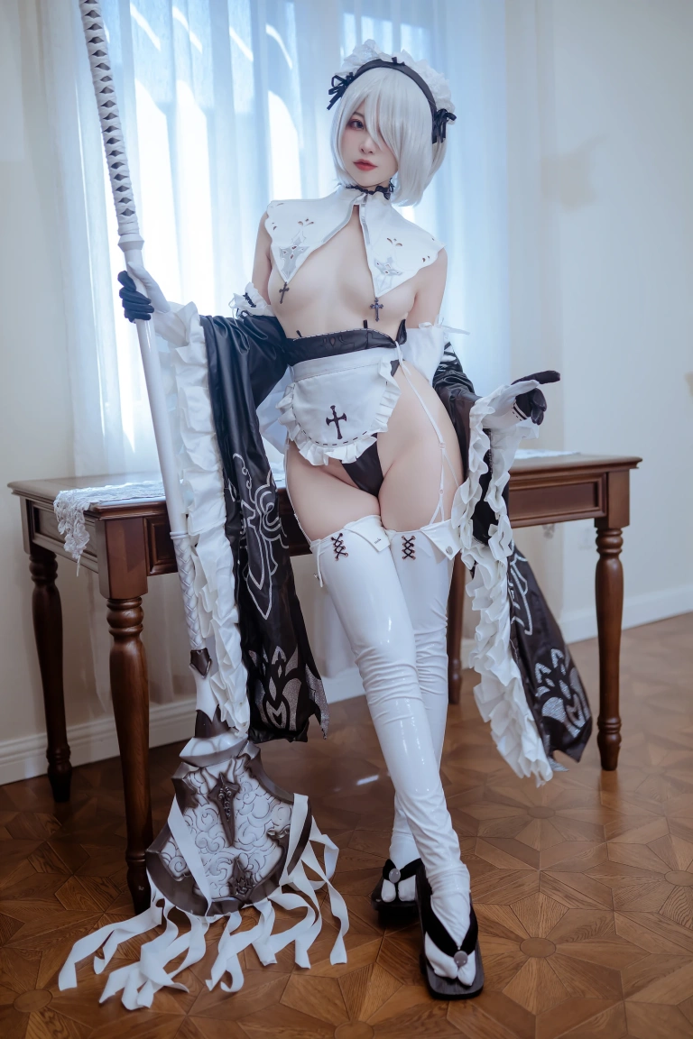 二佐Nisa《2B女仆》主题写真：31张全套美图