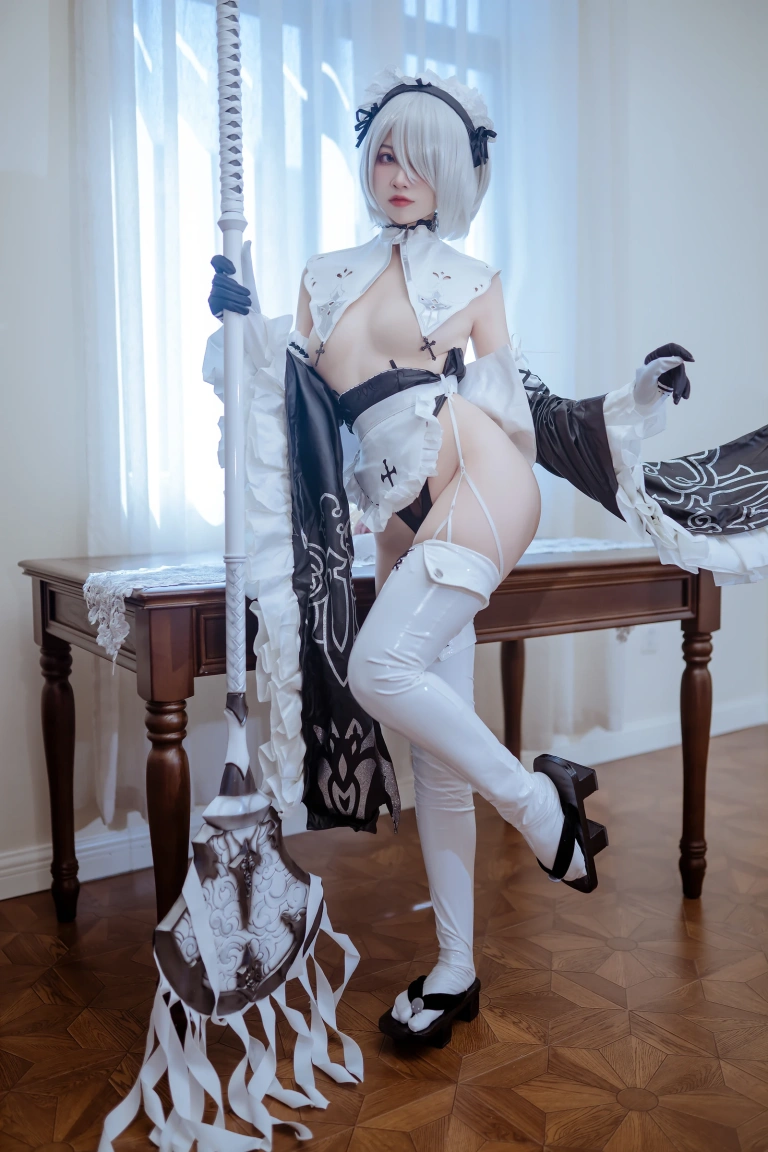 二佐Nisa《2B女仆》主题写真：31张全套美图