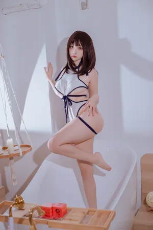 二佐Nisa《私房大象竞泳》主题写真：20张全套美图