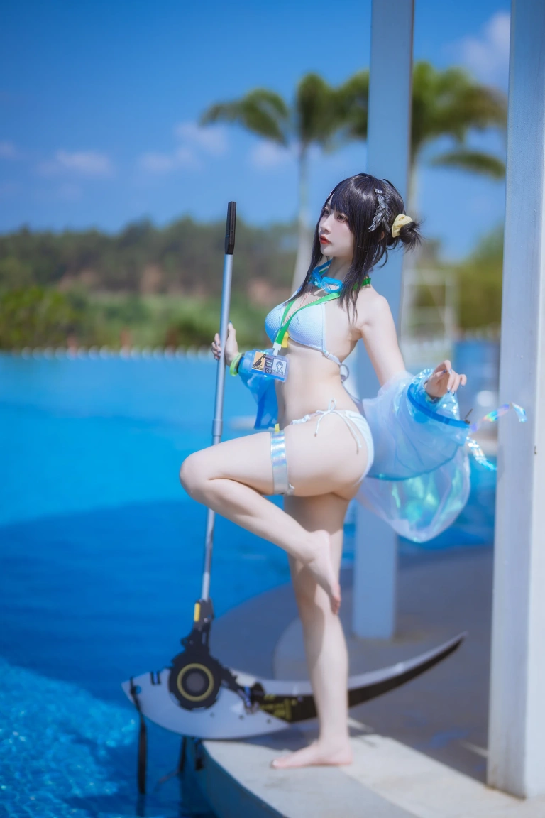 二佐Nisa《泰拉夏日纪事 明日方舟 羽毛笔泳装》主题写真：25张全套美图