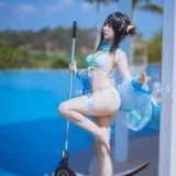二佐Nisa《泰拉夏日纪事 明日方舟 羽毛笔泳装》主题写真：25张全套美图