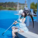 二佐Nisa《泰拉夏日纪事 明日方舟 羽毛笔泳装》主题写真：25张全套美图
