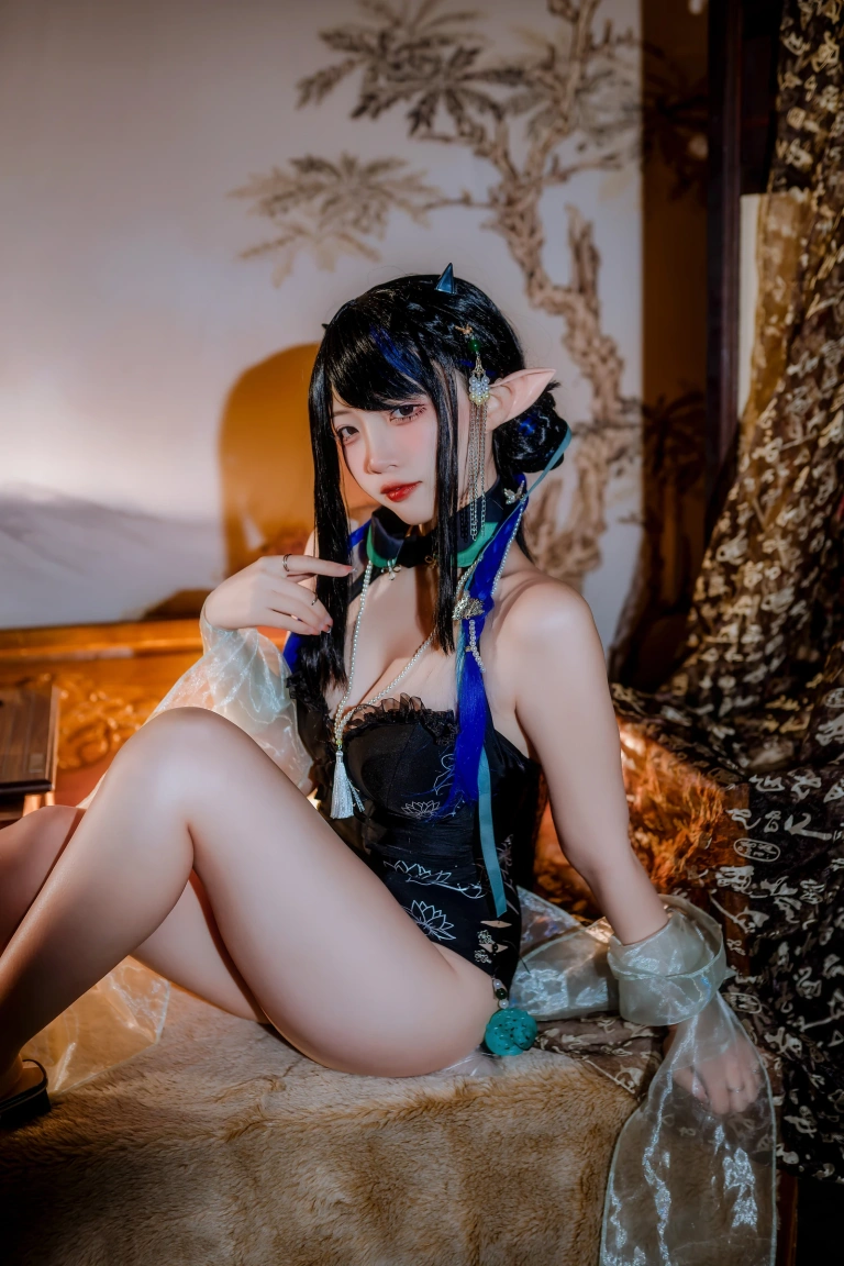 二佐Nisa《泰拉夏日纪事 明日方舟 夜半泳装》主题写真：32张全套美图