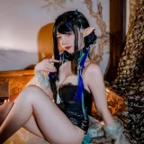二佐Nisa《泰拉夏日纪事 明日方舟 夜半泳装》主题写真：32张全套美图