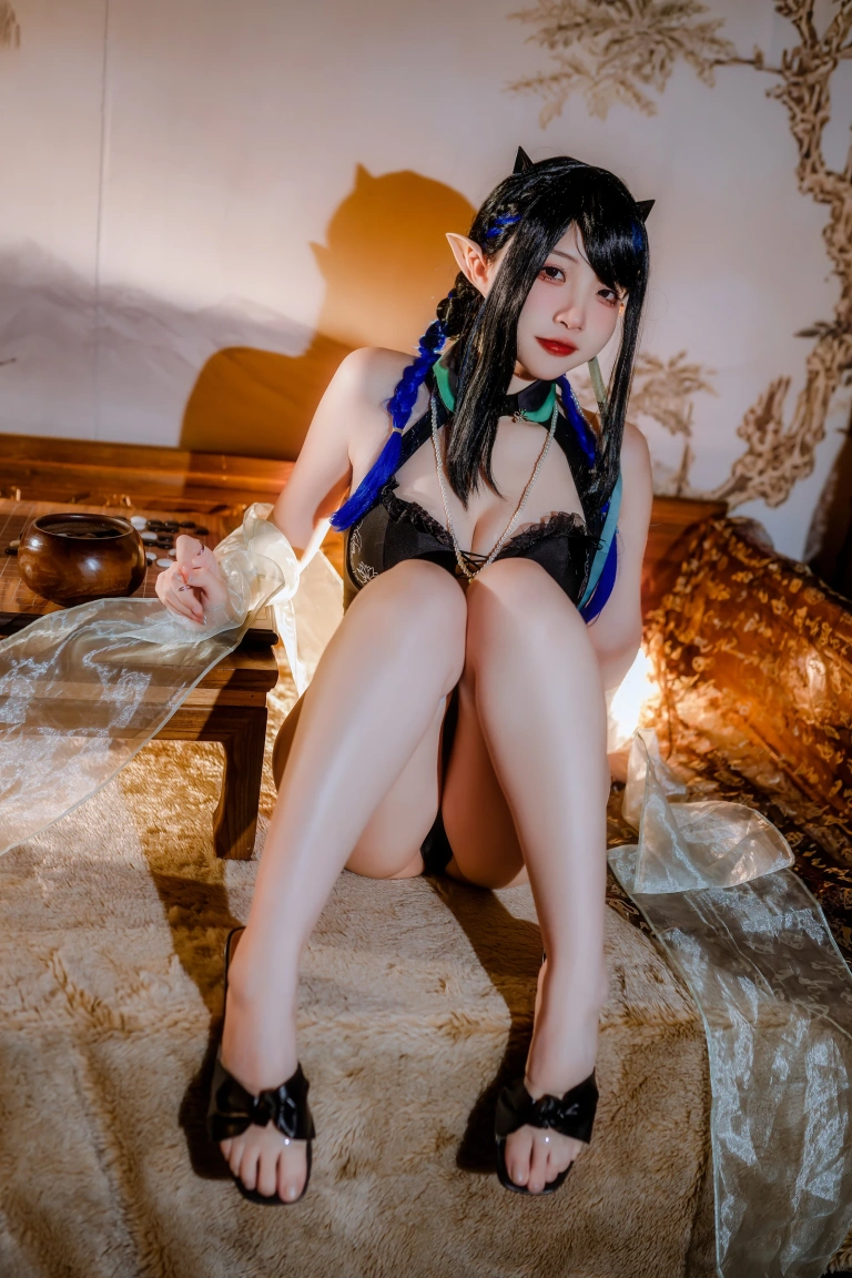 二佐Nisa《泰拉夏日纪事 明日方舟 夜半泳装》主题写真：32张全套美图