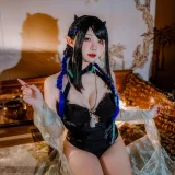 二佐Nisa《泰拉夏日纪事 明日方舟 夜半泳装》主题写真：32张全套美图