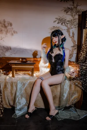二佐Nisa《泰拉夏日纪事 明日方舟 夜半泳装》主题写真：32张全套美图