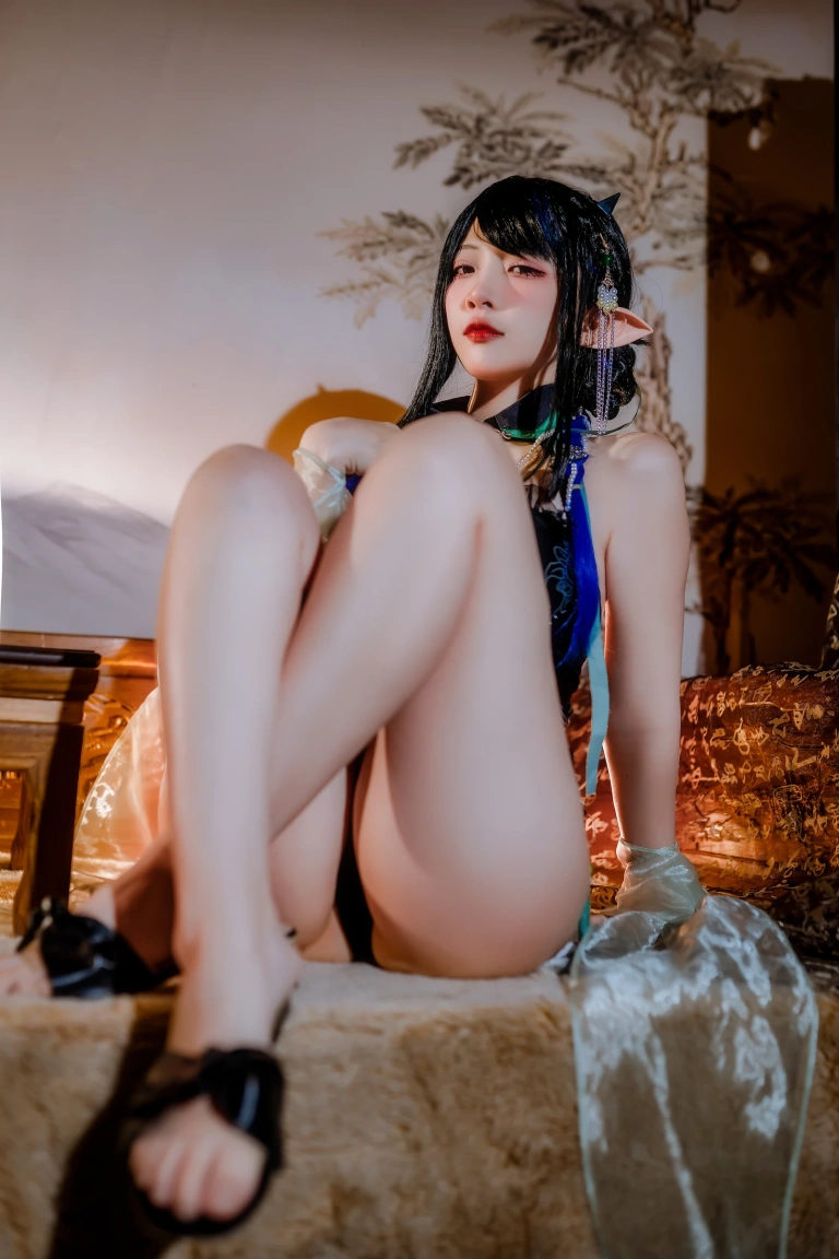 二佐Nisa《泰拉夏日纪事 明日方舟 夜半泳装》主题写真：32张全套美图